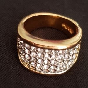 Goldtone ring